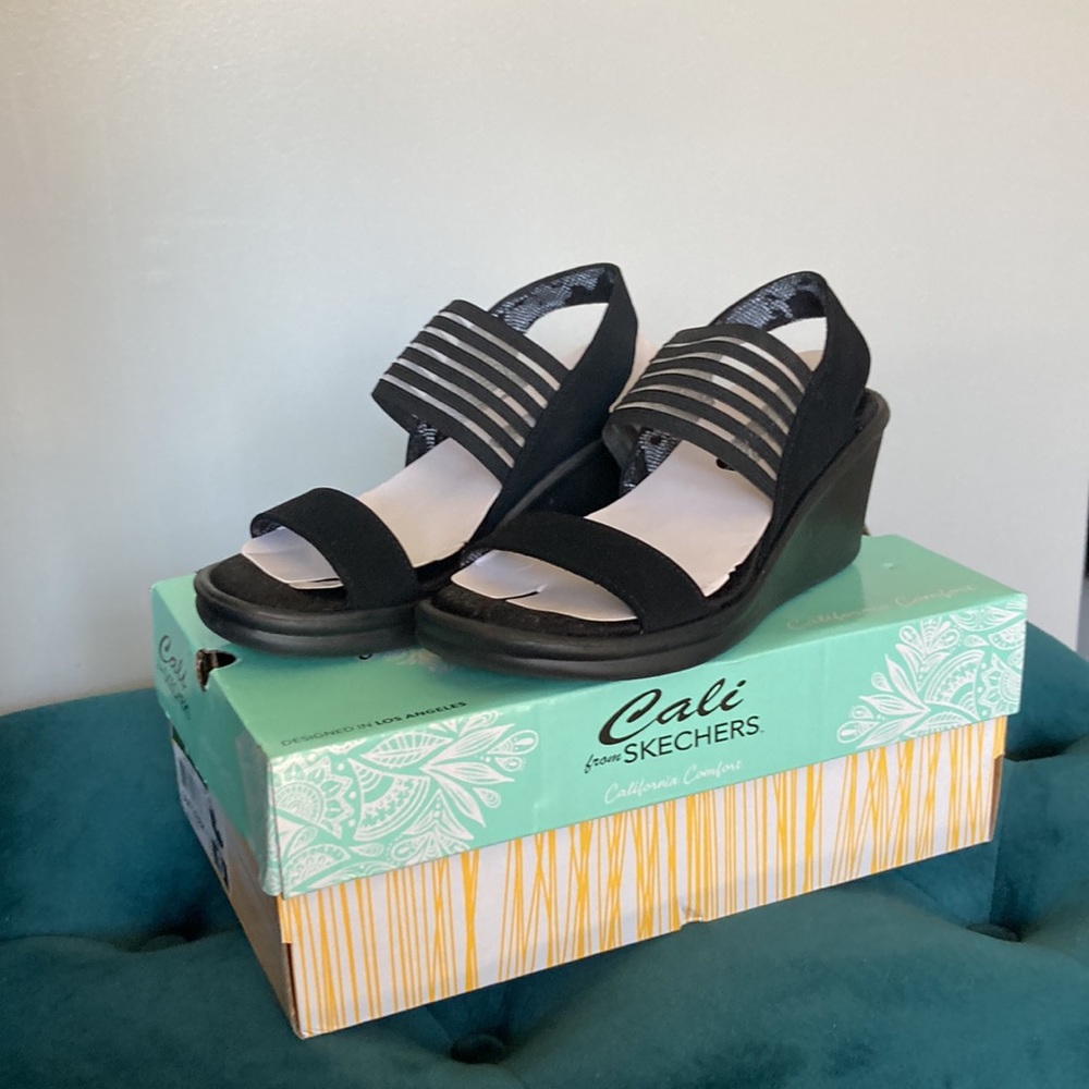 Skechers Cali memory foam sandals